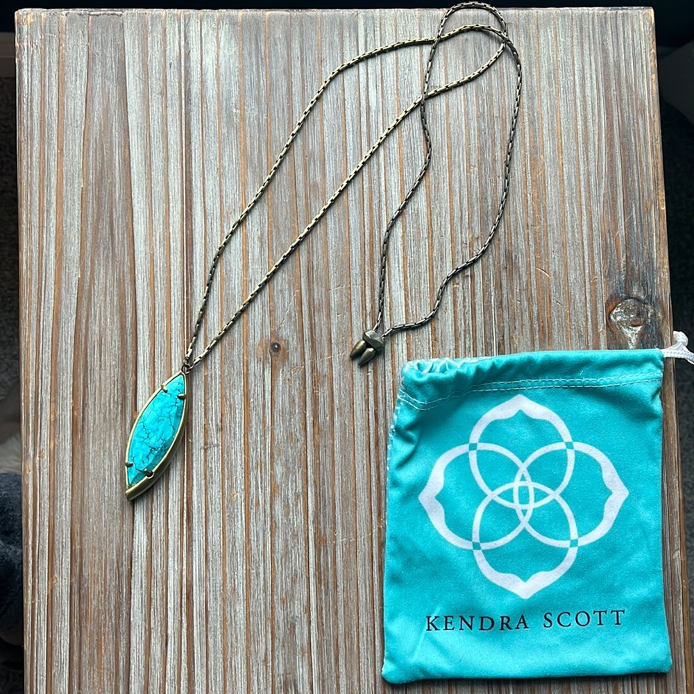 Kendra Scott pendant necklace